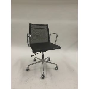 Mid-Back Modern Conference Chair (Black Mesh)