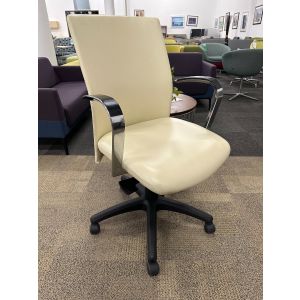 Compel Pinnacle Conference Chair (White/Black)