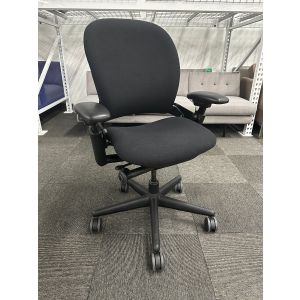 Pre-Owned Steelcase Leap V1 Task Chair (Black/Black)