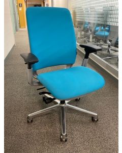 Pre-Owned Steelcase Amia Task Chair (Aqua Blue/Platinum/Chrome)