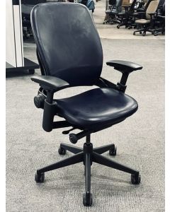 Steelcase Leap V2 Task Chair (Purple/Black)